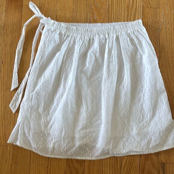 White Mini Wrap Eyelet Skirt size medium y2k‎ coastal coquette beach - Picture 6 of 7